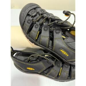 Keen Newport H2 Youth Size 4 Black Sandals